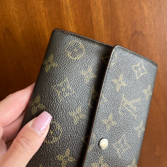 Louis Vuitton Pochette-passeport Wallet - Picture 12 of 15